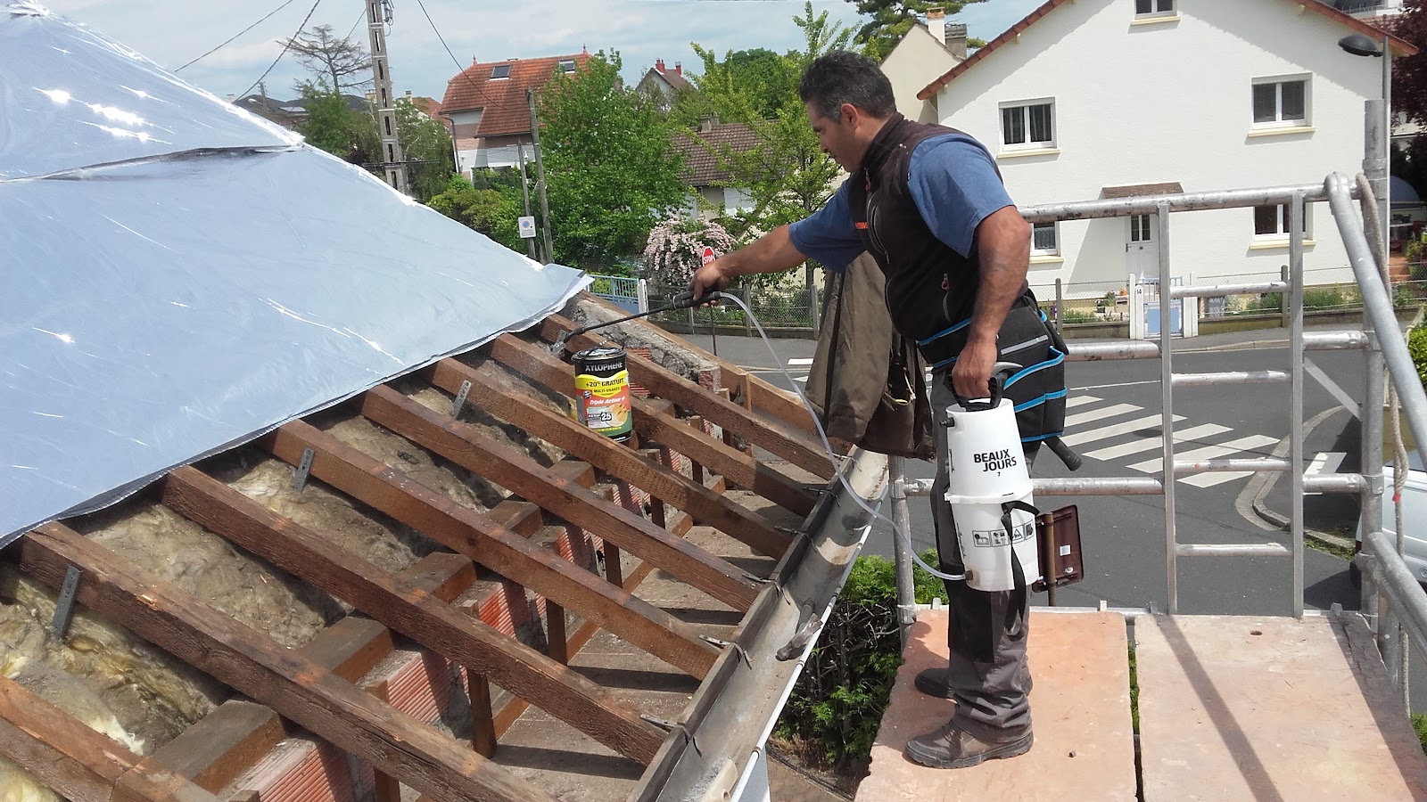 Traitement de charpente en cours de rénovation